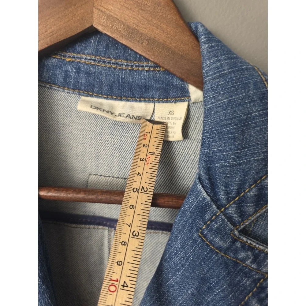 DKNY Jeans Womens XS Denim Jacket Fitted Button Up Pockets Casual Cropped